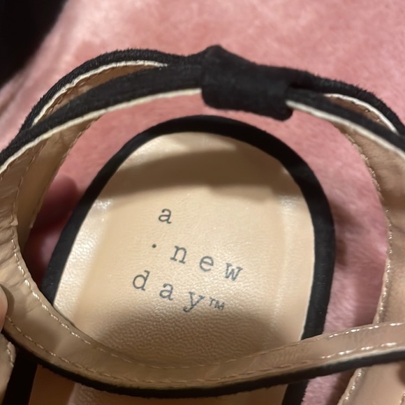 8.5 black small heel from target - Picture 4 of 4